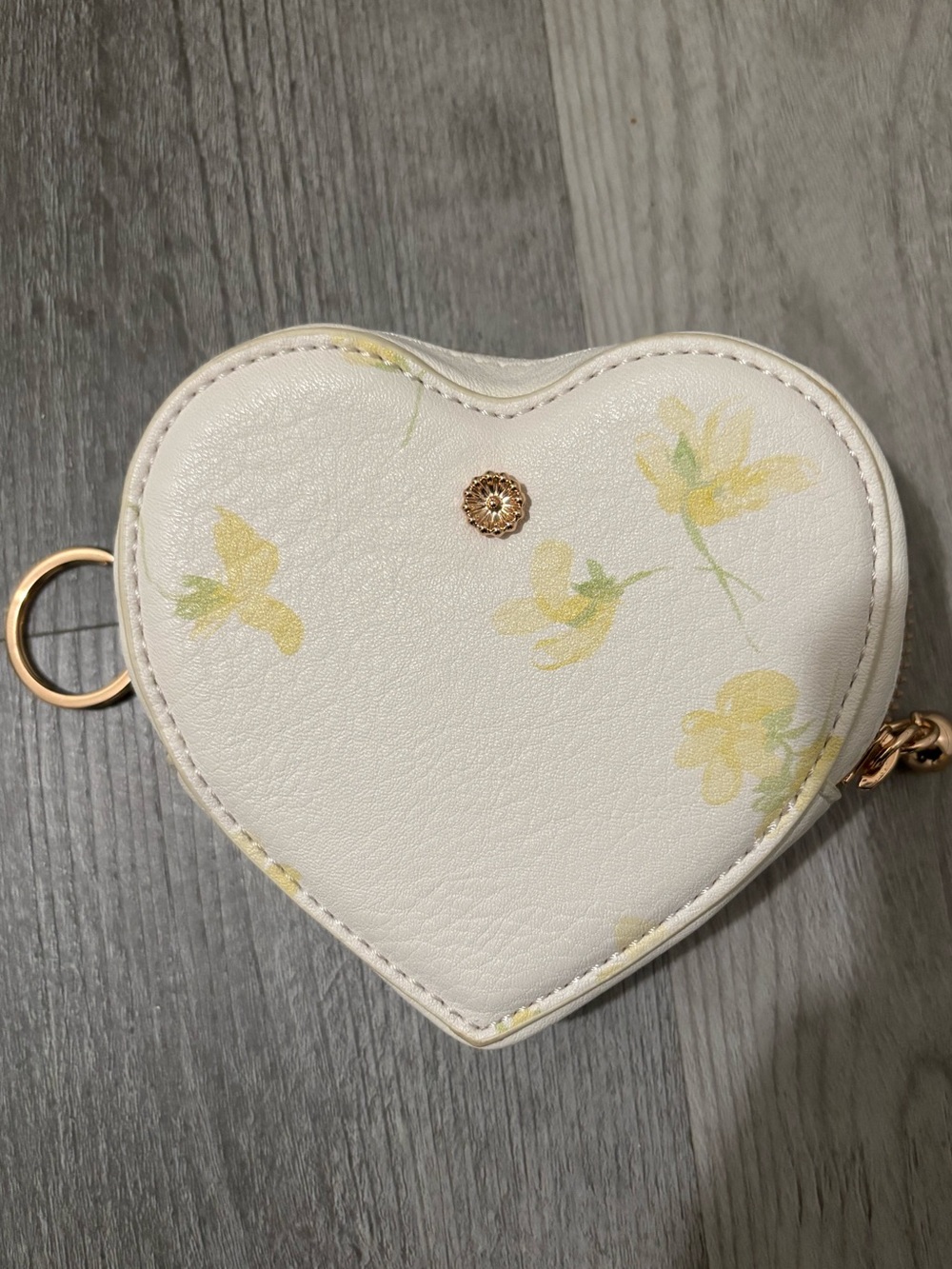 Heart-Shaped White Floral Wallet - Compact Coin Purse